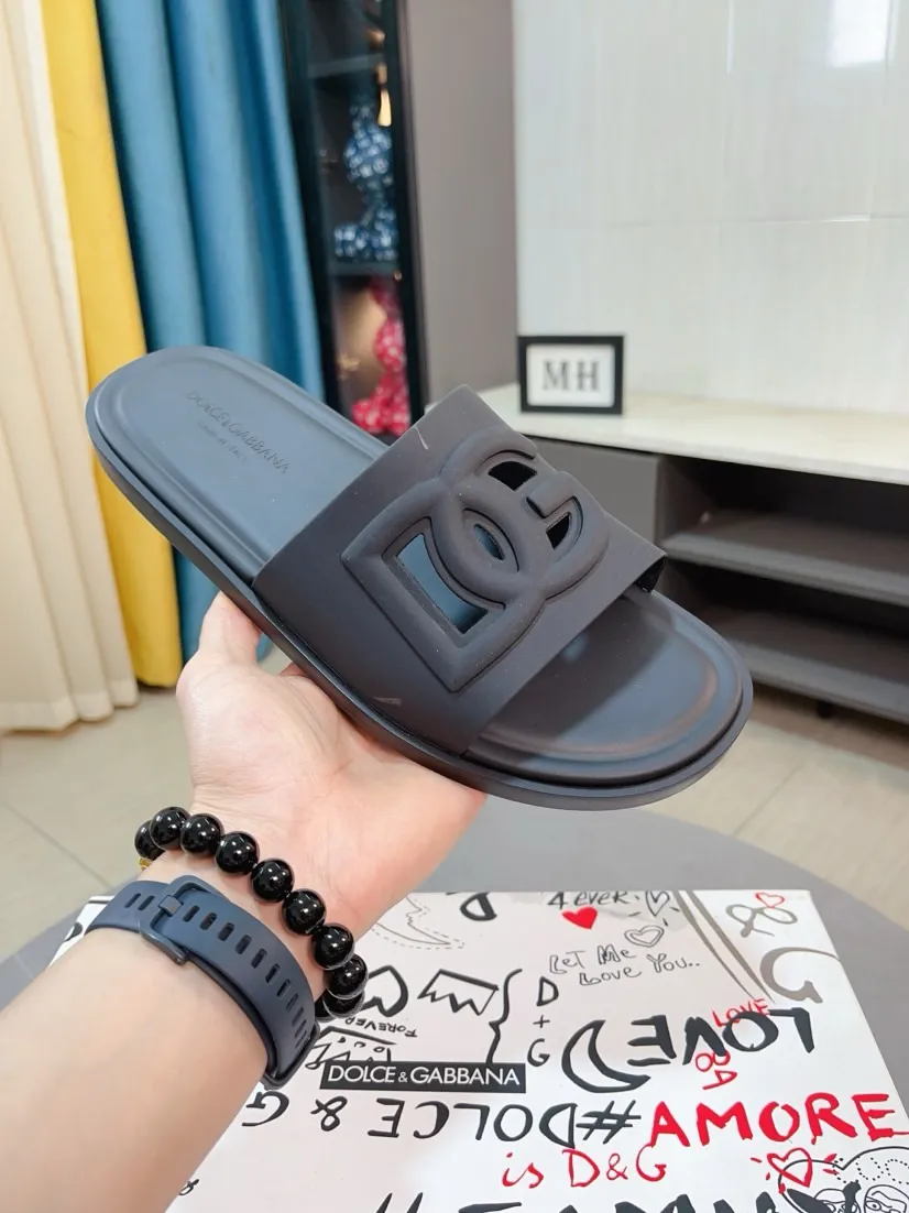 Men's shoes 💰280🌹🌹 (dg) New men's slippers, high-end boutique, leather puff upper with exquisite embossed logo decoration, fine workmanship, super soft sole, casual, loose and comfortable, a must-have in summer! \nsize：38-44